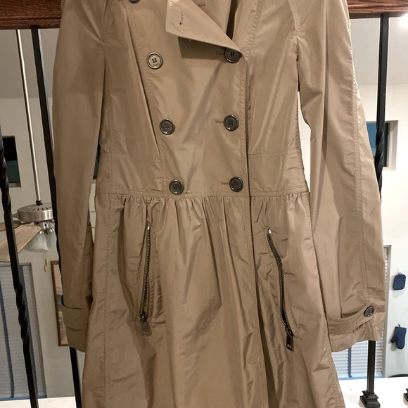 Burberry Beige Trench Coat - Picture 6 of 6